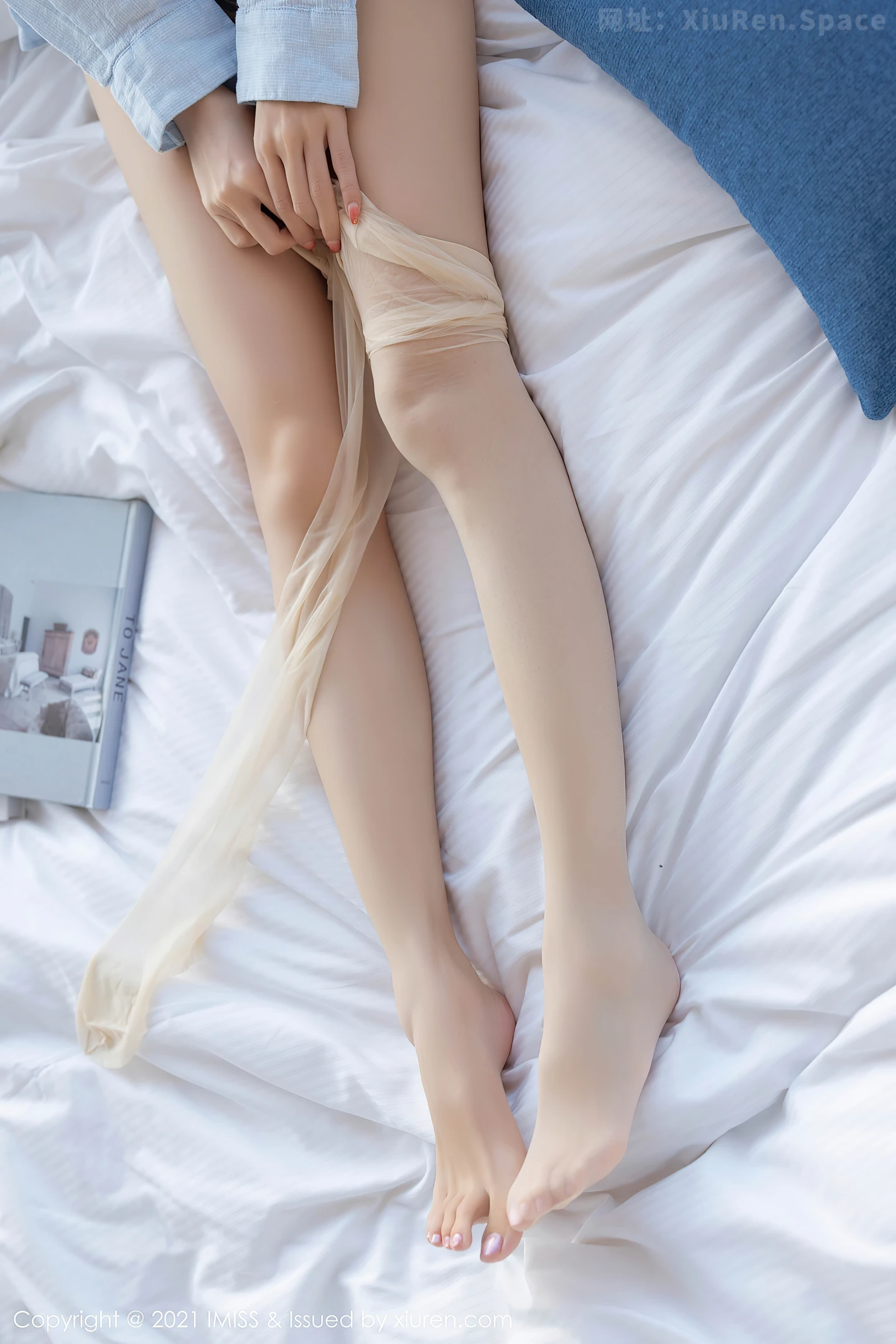 图片[4]-[IMISS爱蜜社]Vol.759 模特泥鳅鳅床上性感淡蓝T恤露粉色蕾丝内衣秀完美身材诱惑写真35P-秀人网官方网站